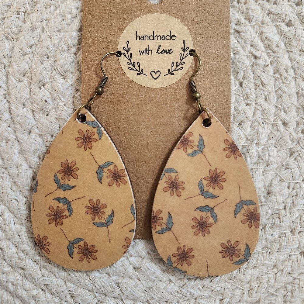 ~Handmade~ vintage style, boho, botanical earrings